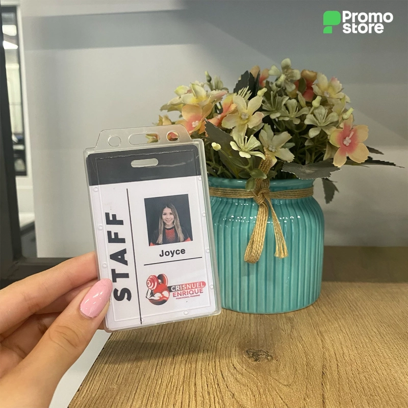 Portacredencial de plástico semirigido
