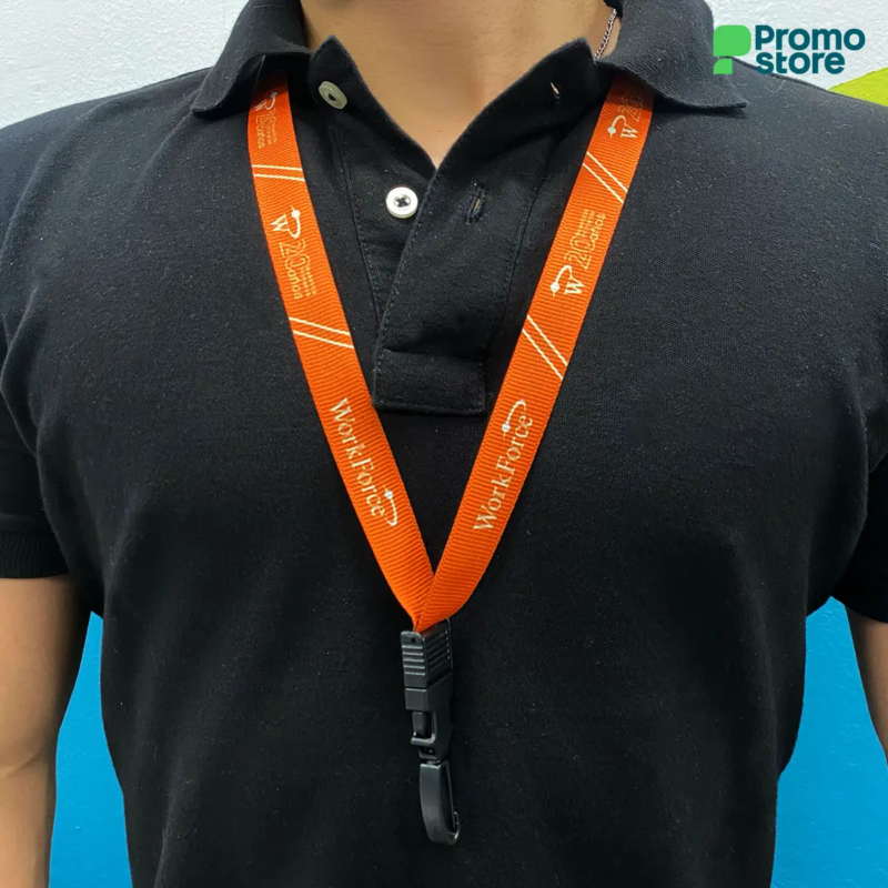 Colgante con mosquetón plástico giratorio de 19mm. (tela regular)