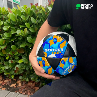 Balón de fútbol con logo